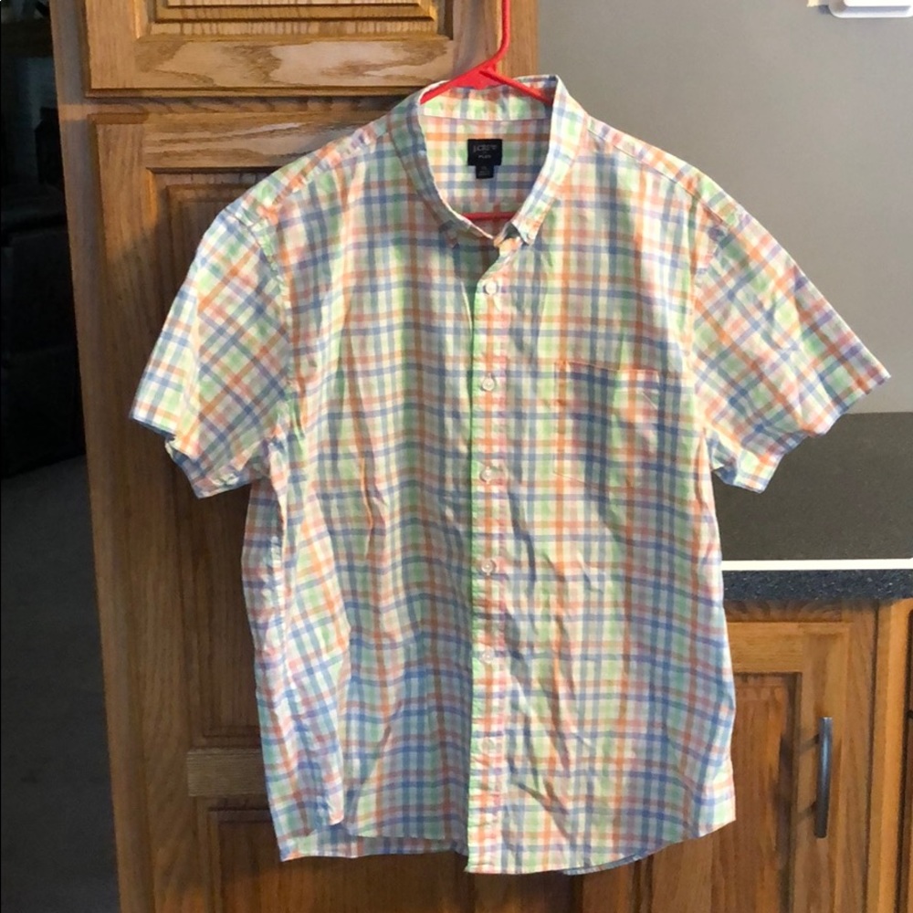 Short sleeve button down